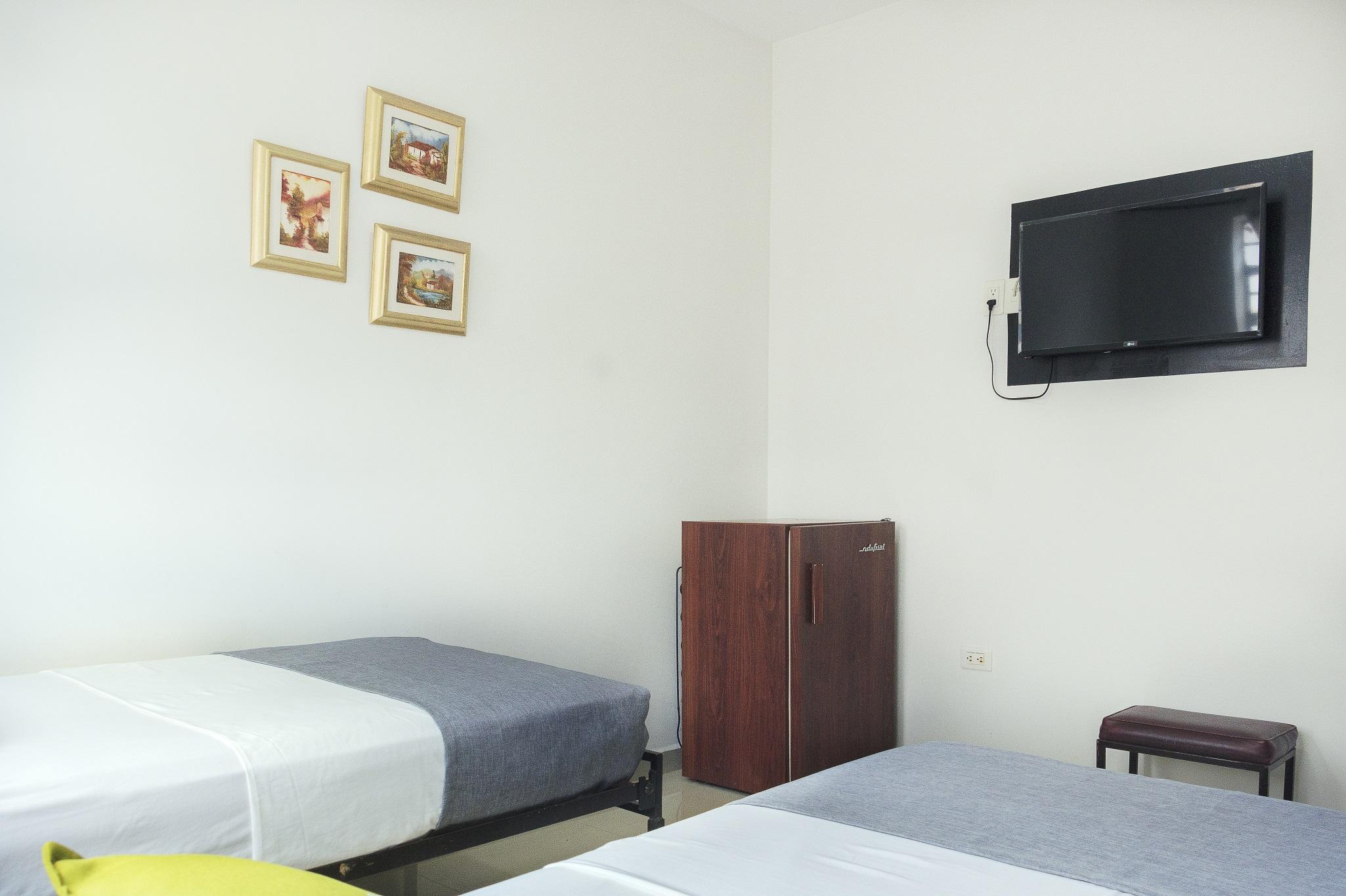 Hotel Colonial Plaza ブカラマンガ エクステリア 写真