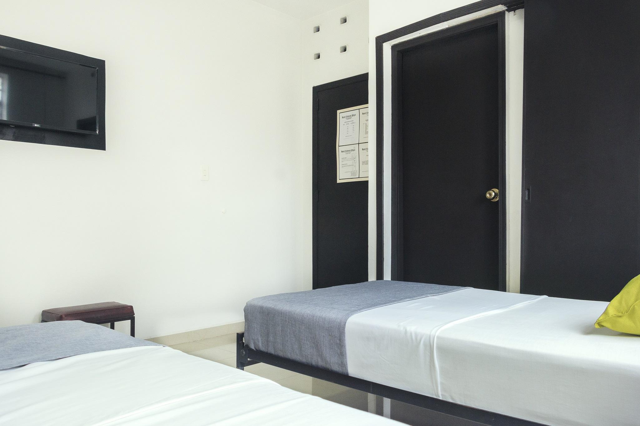Hotel Colonial Plaza ブカラマンガ エクステリア 写真