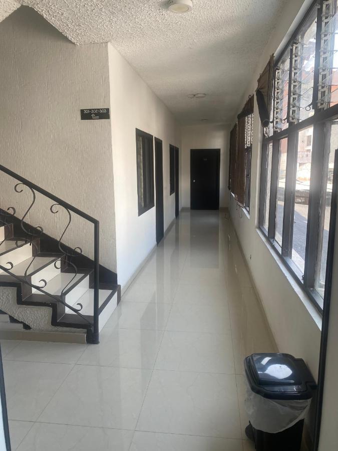 Hotel Colonial Plaza ブカラマンガ エクステリア 写真