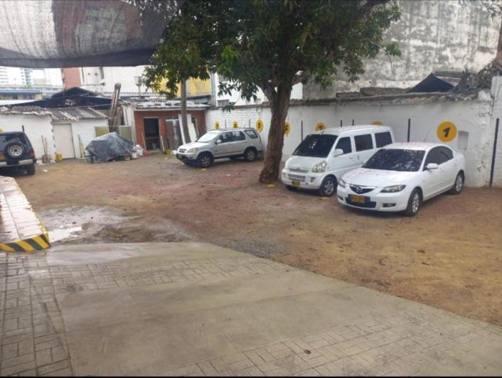 Hotel Colonial Plaza ブカラマンガ エクステリア 写真