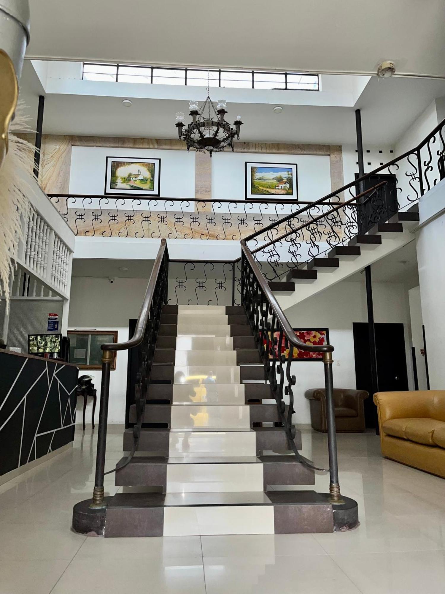 Hotel Colonial Plaza ブカラマンガ エクステリア 写真