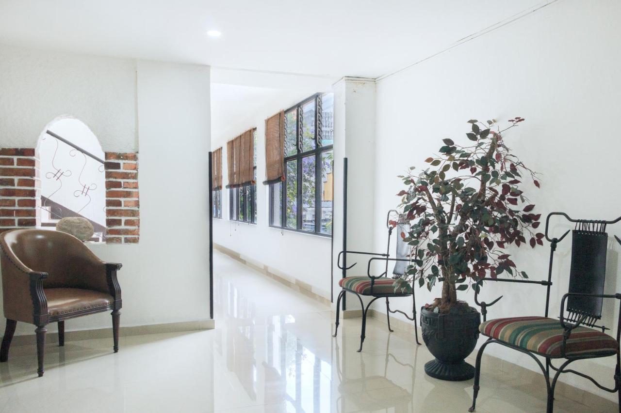 Hotel Colonial Plaza ブカラマンガ エクステリア 写真