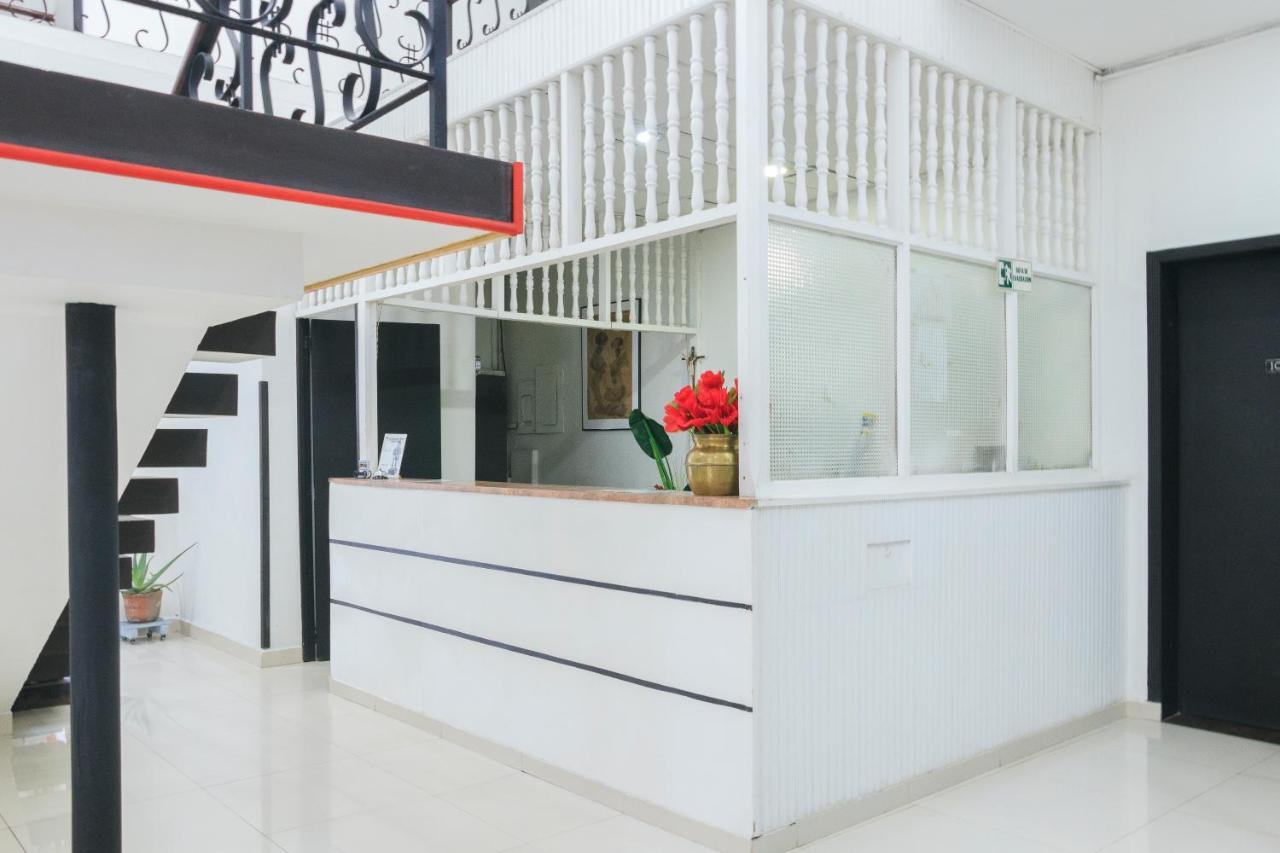Hotel Colonial Plaza ブカラマンガ エクステリア 写真